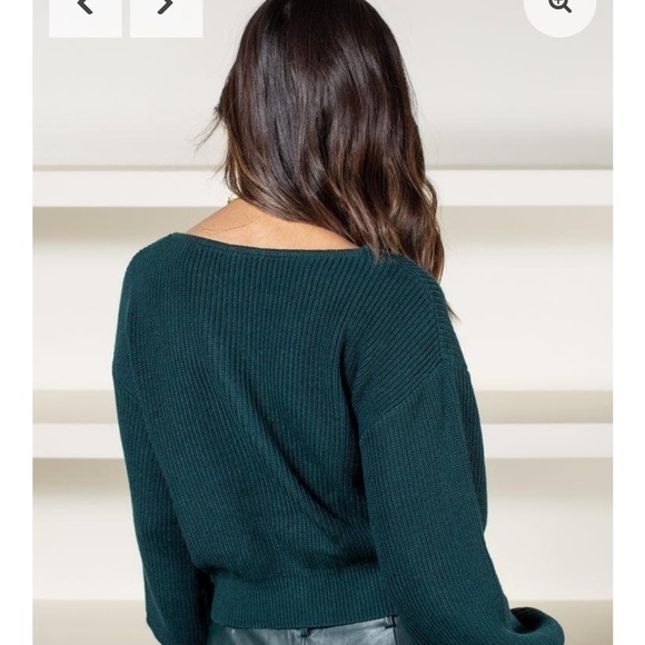 NWOT Lucy Paris Scott VNeck Long Puffed Sleeve Twisted Hem Sweater Green Size XL - Picture 2 of 6